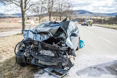 Weinstadt: Misachtung der Vorfahrt sorgt fuer schweren Unfall